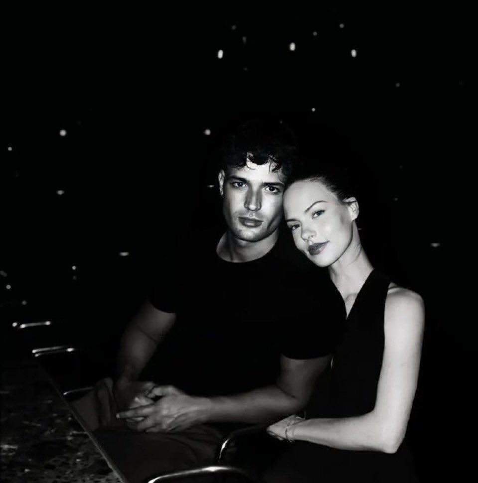 bir gün abim beni sinirlendirdi ve yanımızdakiler “bıraksana abini kızım.” dedi salak mısınız o benim her şeyim🥹🫂🤍
#duzah #ongunelem #bengielem