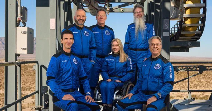 🔵MARKETEVANS: Jeff Bezos' Blue Origin porta la prima persona in sedia a rotelle nello spazio