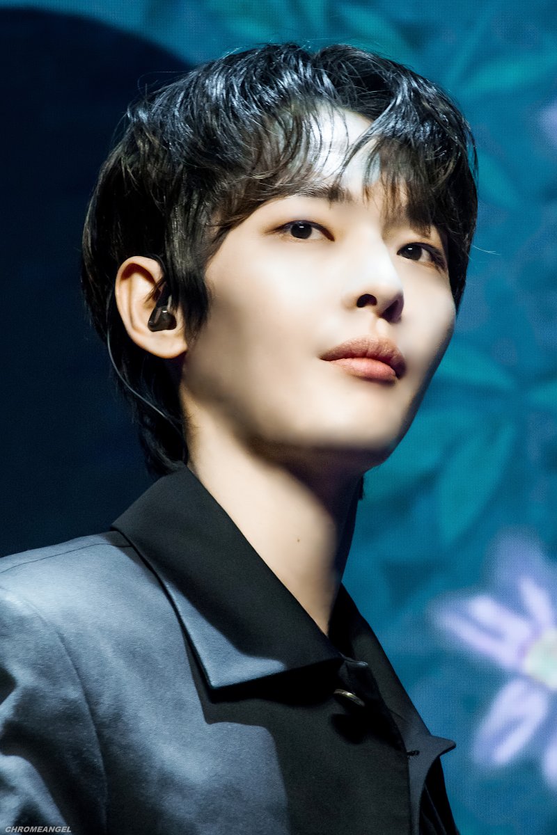 251101 KB Fan meet up, H-Stage, Seoul
#OnlyOneOf #온리원오브 #オンリーワンオブ #KB #규비