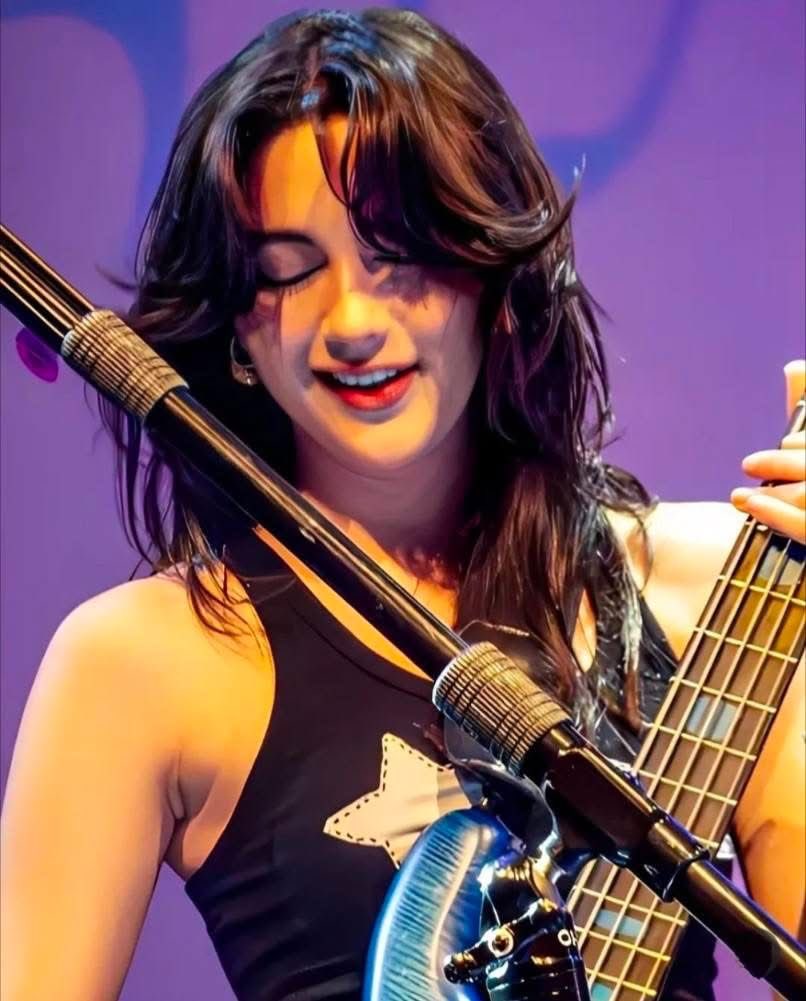 ale daily pics 🎸 tweet media