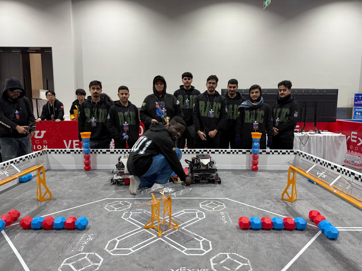 dsauqu's tweet photo. لقطات من انطلاق بطولة #VEX_Robotics_Asia في الصين، والتي يشارك فيها طلابنا من #نادي_الروبوت_والذكاء_الاصطناعي  و #نادي_الحاسبات

#عمادة_شؤون_الطلاب 
#جامعة_أم_القرى https://t.co/OxfgF9hJnf