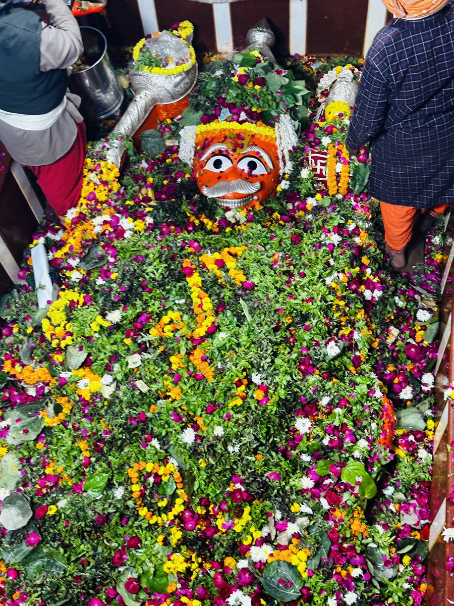 Yathansh111's tweet photo. आज शनिवार को संगम स्थित श्री लेटे हनुमान जी महाराज के पावन दर्शन कर आशीर्वाद प्राप्त किया।
जय बजरंगबली 🚩🙏🏻 https://t.co/rOuZZIlKgb