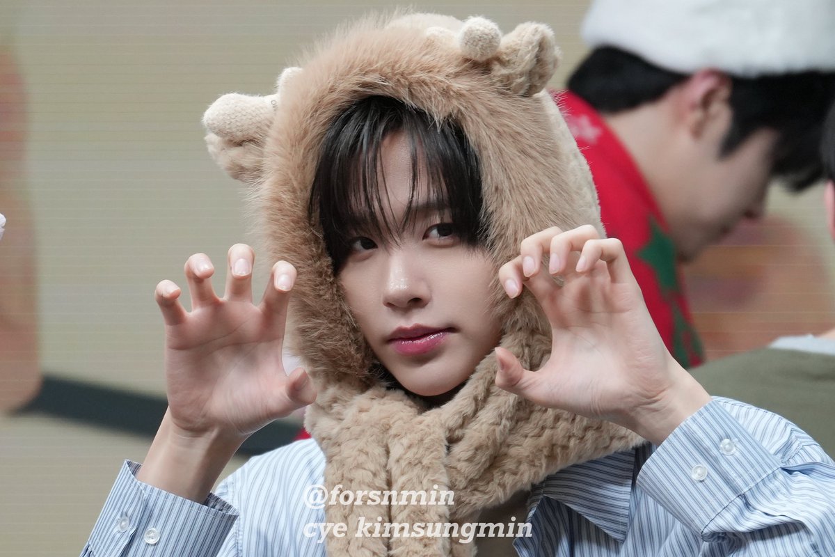 251220 pre
#김성민 #KIMSUNGMIN #キムソンミン #CLOSEYOUREYES #클로즈유어아이즈 #클유아 #CYE