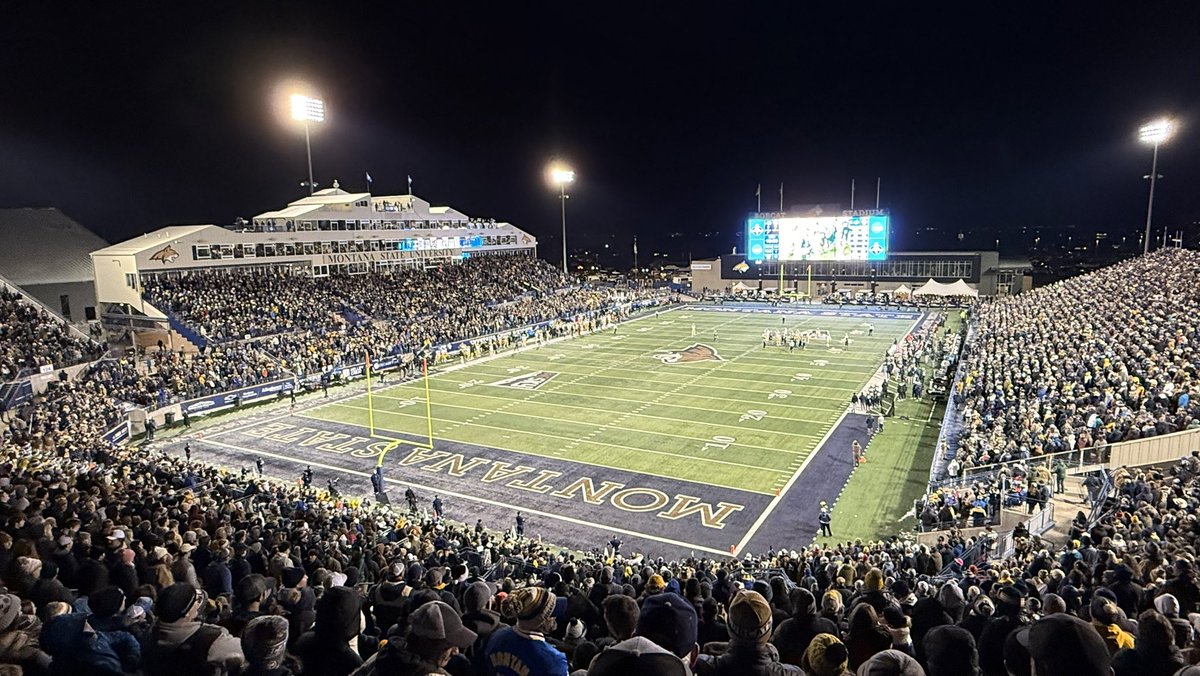 College Football Campus Tour tweet media