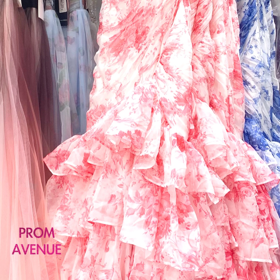 Some girls are dreaming of a white christmas 🎄others dream of a pink prom dress  from PROM AVENUE 👀

#prom #PROMAVENUE #promshop #dress #gown #promgown #shopping #dressshop #longgown #formals #winterformals #fashion #style