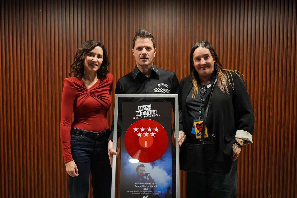 IdiazAyuso's tweet image. Dani Martín se convierte en el primer artista residente del Movistar Arena tras completar su aforo diez veces en una misma gira.

Con el concierto de esta noche termina esta aventura, esperando que vuelva pronto a su casa: Madrid.