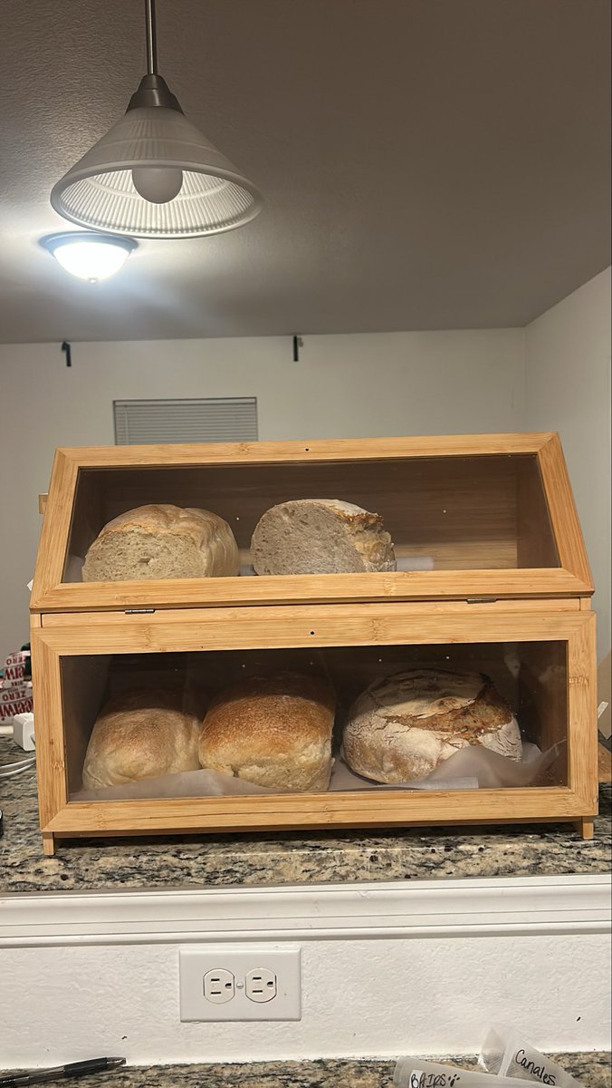 vimtoslut's tweet photo. Breadbox update! https://t.co/gkAEFityu8