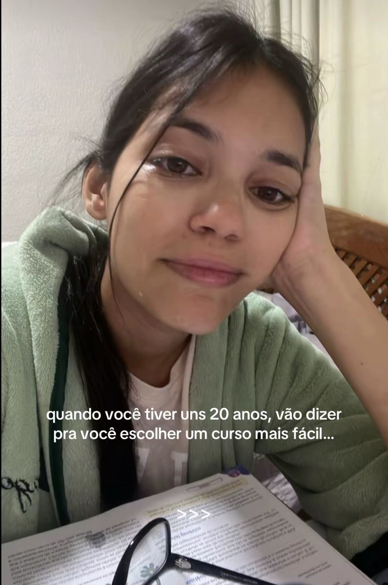 annabeatrizb___'s tweet image. “vai pra argentina”
“faz enfermagem/odonto” 
“na sua idade eu já tinha filho”
“se não passou antes, imagine agora”
“não faz nada, só fica em casa”