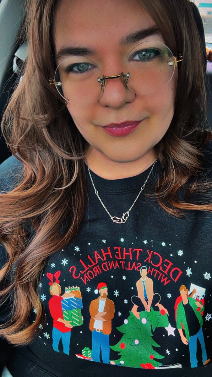 YoMeAng's tweet image. Sweater weather ❤️💚