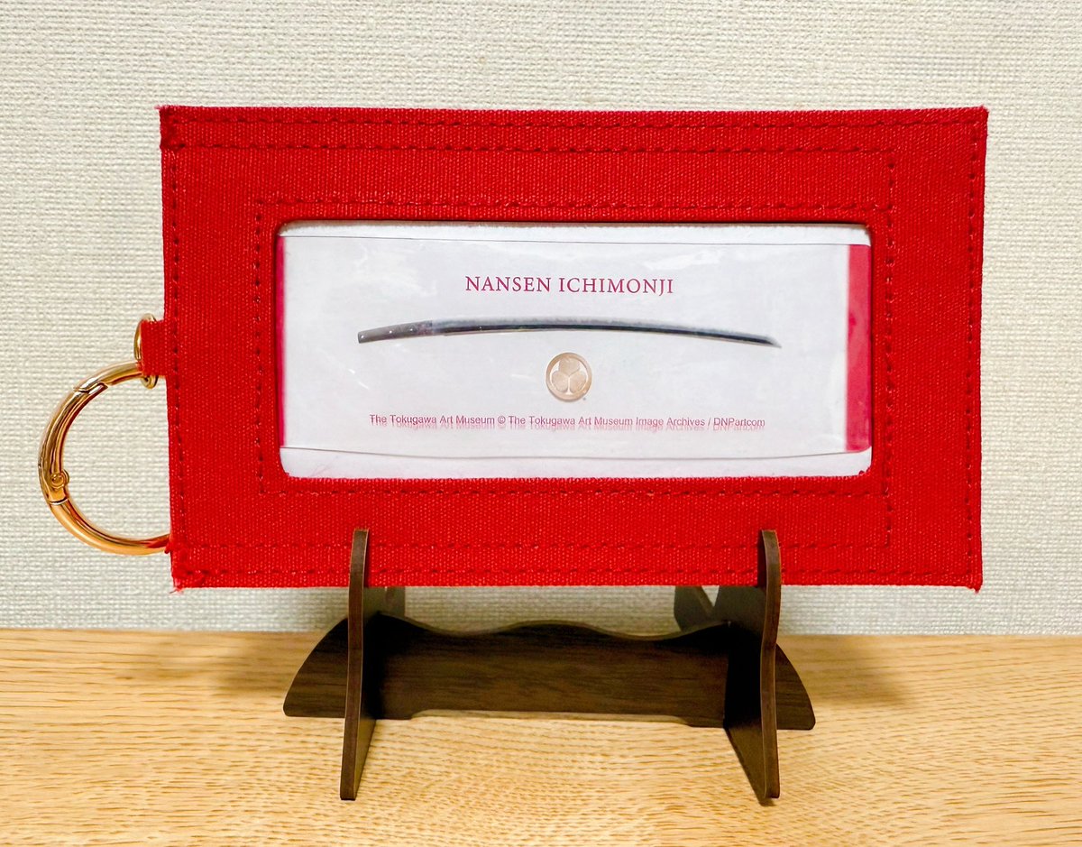 スリコで売っていたアクスタケース、南泉一文字(クリアカードの姿)を