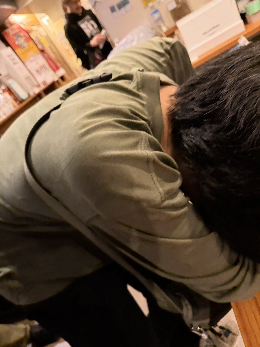 fridays_emo's tweet photo. 今日は本当に楽しいイベントでした!
トモさん!本当にありがとうございます!!
2025年の総括はまたとして…
取り急ぎ、endzwek見て涙腺崩壊したウチのミスターの写真をば!
#undermark
#stilliregret
#endzweck https://t.co/TVQs4fhyzk