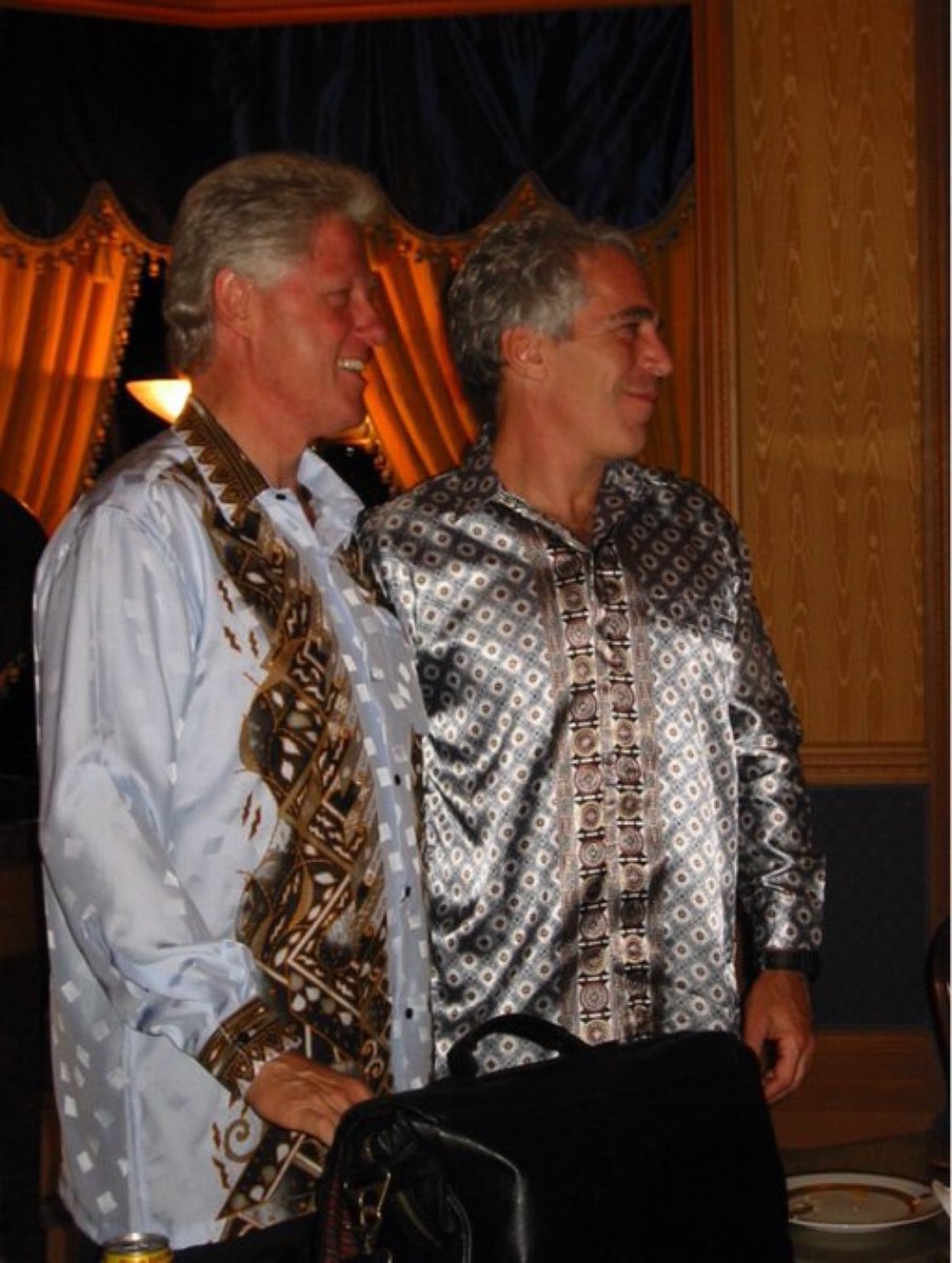 Pretty sure <a href="/chooserich/">Nick O’Neill</a> Nick has the same shirt.