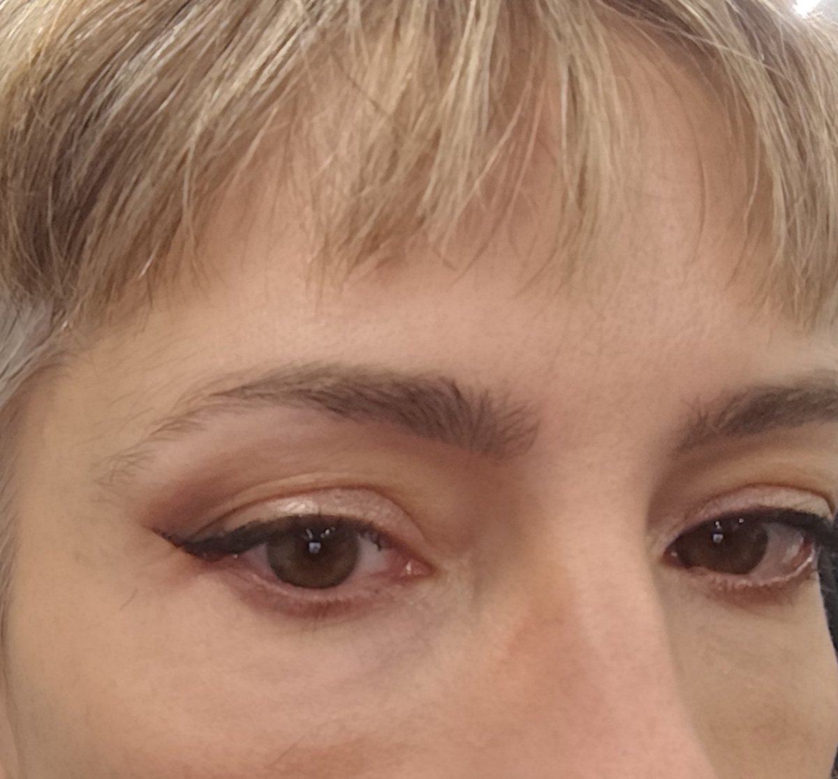 Sì certo i traguardi della vita, le lauree, le promozioni, i figli ma vogliamo parlare dell'eyeliner ancora perfetto dopo 10 ore