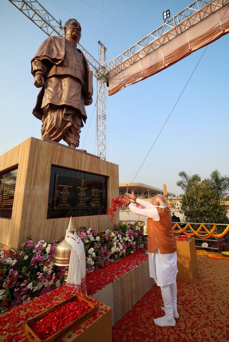 narendramodi's tweet image. Inaugurated a statue of Lokapriya Gopinath Bardoloi at Guwahati airport. His life and ideals, as well as his contributions to Assam’s progress, will keep motivating generations.