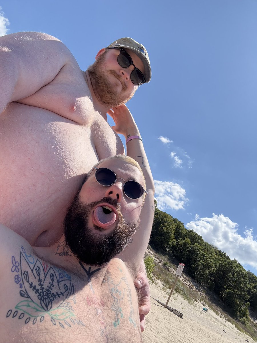 b8rhoglove's tweet image. 