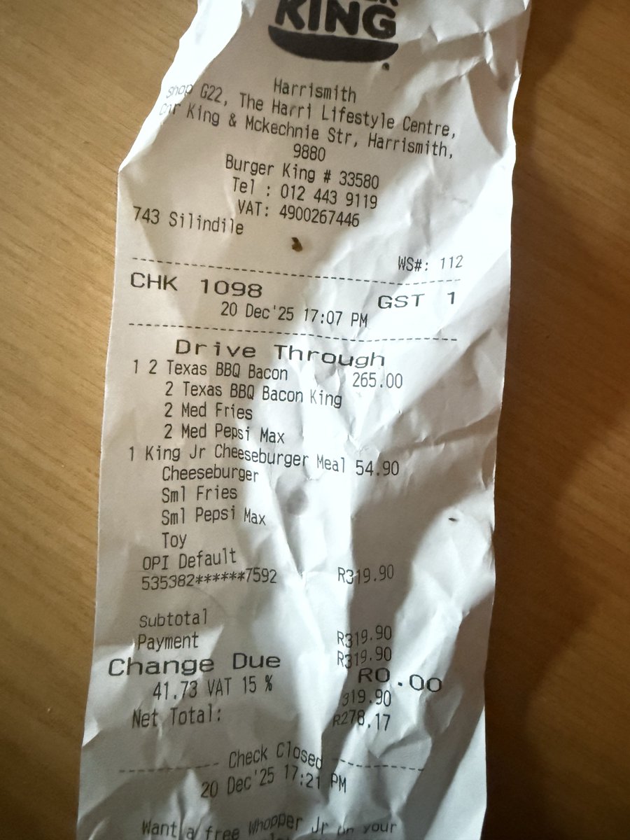 Limpho_M_'s tweet photo. @BurgerKingZA Bought a Texas bbq bacon burger. It didn’t have onion rings in Harrismith Burger King. Very disappointed after having waited for 40 minutes for the burgers https://t.co/ztq5Qp7hpW
