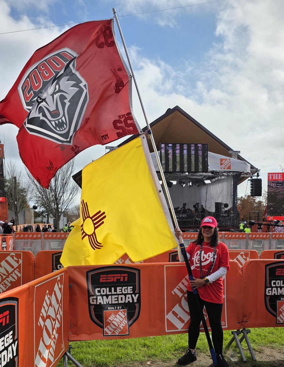 GameDay #️⃣2️⃣1️⃣ 
More than proud to rep <a href="/Coach_Eck/">Jason Eck</a> and my <a href="/UNMLoboFB/">New Mexico Football</a> Lobos! Special thanks to our coaches and players for breathing life back into our program! 
#GoLobos #BosUp 🐺🏈