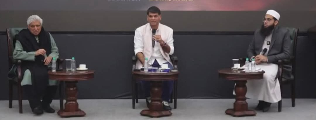 ProfNoorul's tweet photo. नास्तिक जावेद अख्तर और मुफ़्ती शमाइल नदवी साहब की डिबेट थोड़ी और देर चलती तो...

सौरभ द्विवेदी भी इस्लाम में दिलचस्पी लेने लेते?

वैसे एक बात बताऊं सौरभ द्विवेदी की अहमियत कम हो रही थी इसलिए ऐसी डिबेट करवाई।

जबकि द्ववेदी जी कोई हिंदी नामधारी नास्तिक क्यूं नहीं मिला। ये यहां पर दोनों उर्दू नाम दिखाना चाहते थे..?