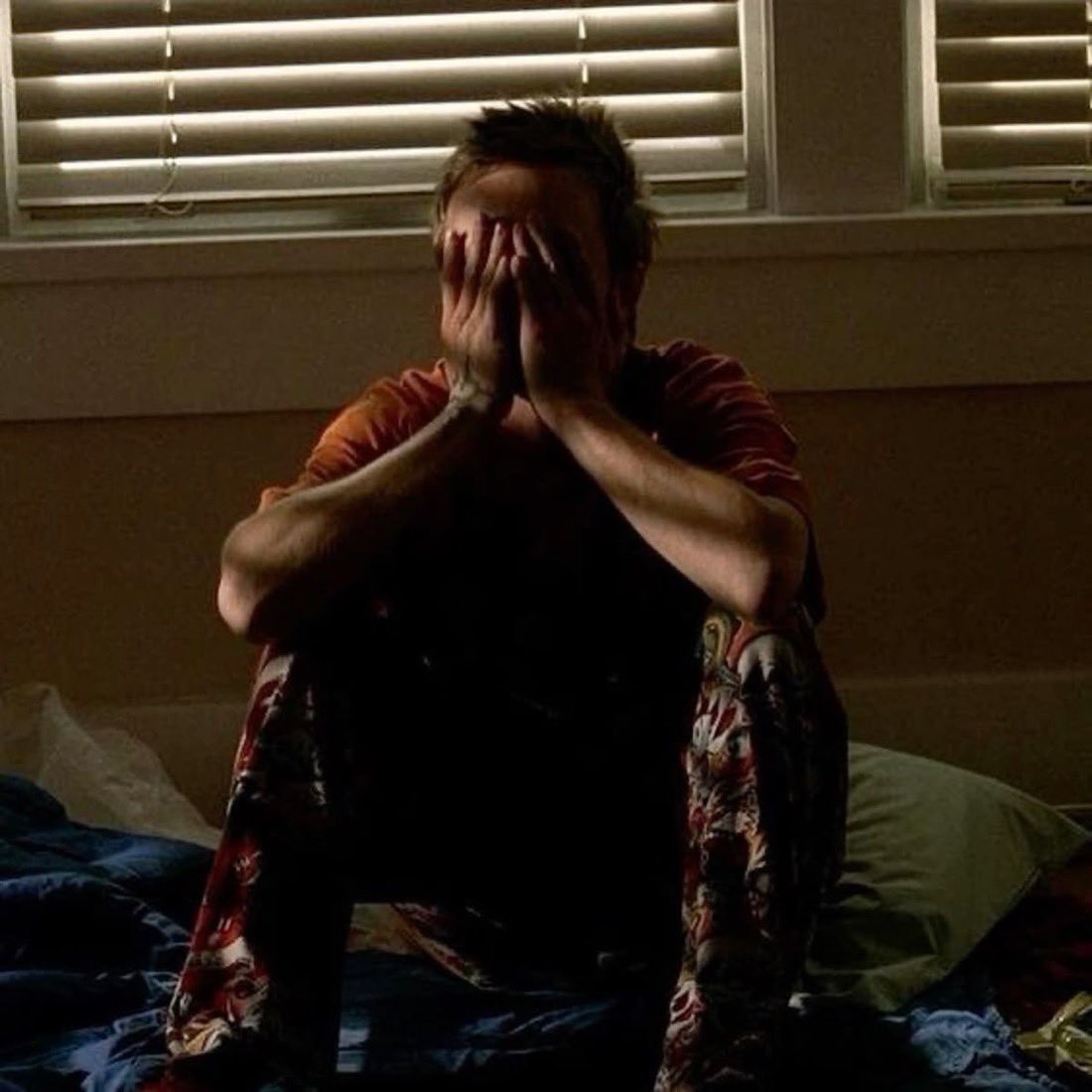 abrokensouI's tweet photo. when i start crying from stress but now i can finally start crying about all the other things i kept inside https://t.co/UnNMZD7Rww