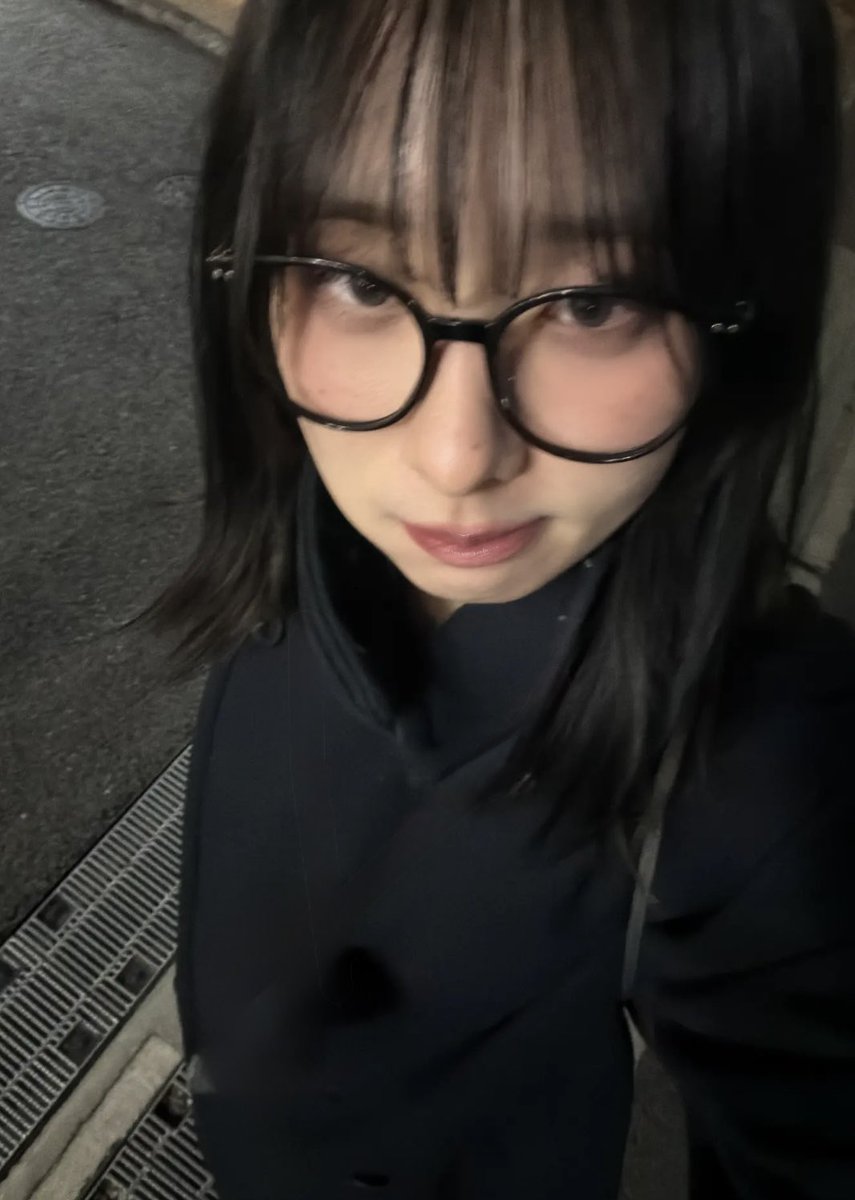 boolpan1111's tweet image. 最近愛用中のレンズぶち抜き伊達メガネちゃん💖
これつけると人の目をよく見て上手に話せる気がする🍀
いつも緊張しちゃうから😂