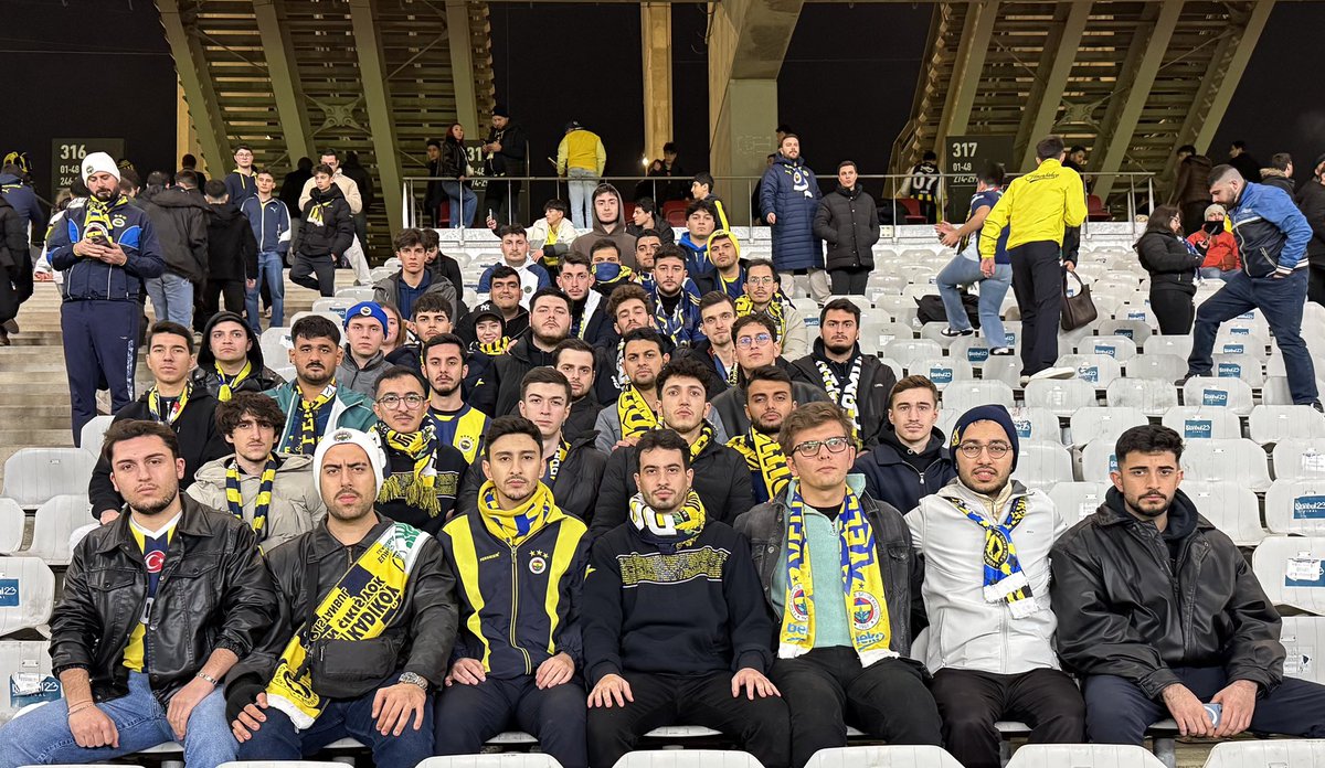fsmvuUNIGFB's tweet photo. SENİNLE ÖLÜME BİLE GİDER, ÜNİVERSİTELİ GENÇ FENERBAHÇELİLER!

Fenerbahçe'mizi Eyüpspor deplasmanında yalnız bırakmadık. #UNIGFB https://t.co/xG8epivMSQ