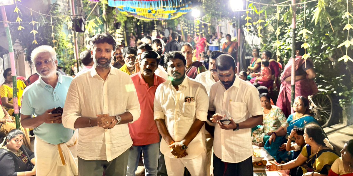 VinojBJP's tweet image. தென் சென்னை மாவட்டம், தியாகராய நகர் மேற்கு மண்டல், 130வது வட்டத்தில் ஐயப்ப பக்தர்கள் ஏற்பாட்டில் நடைபெற்ற விளக்கு பூஜையில் கலந்து கொண்டு அனைத்து மக்களின் வாழ்வில் மகிழ்ச்சி மேலோங்கிட வேண்டிக் கொண்டேன்.

தென் சென்னை மாவட்ட பொதுச் செயலாளர் திரு. யுவராஜ் உள்ளிட்ட கட்சி நிர்வாகிகள்…