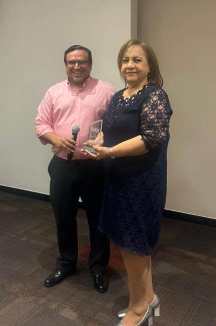 LACAPANAMA's tweet photo. Ayer, 19 de diciembre, LACA rindió reconocimiento a la Lic. Rebeca Rangel por su exitosa carrera contable y su valioso aporte a la profesión. La Lic ha sido presidenta de AMUCOPA y de la Junta Técnica. ¡Gracias por tanto y muchas felicidades! #LACAgremialista #orgulloLACA https://t.co/Im8WF4xTQ0