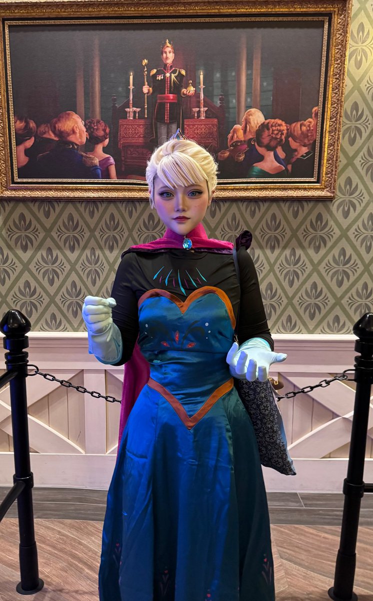 ホース隆ページ エルサ エルサが髪を指でかきあげる仕草、マジで好き。ポーズも最高じゃん