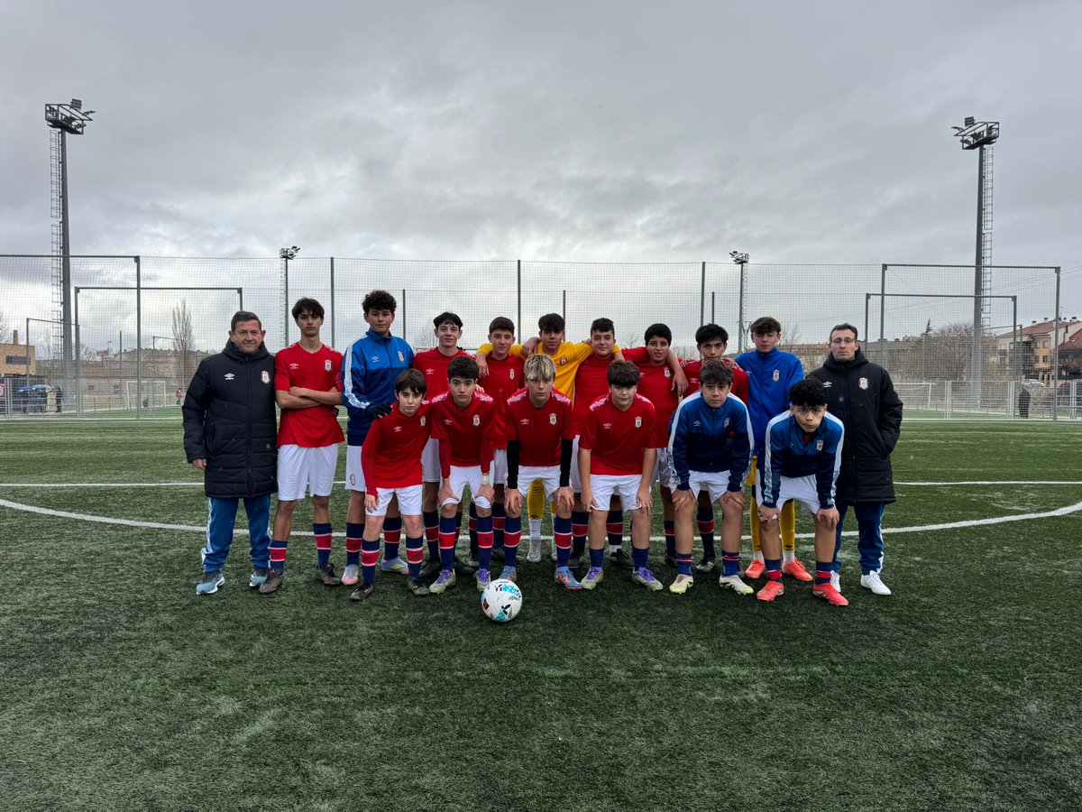 🔴🔵 Victoria del Cadete D ante el Linko D.

Cerramos el año con triunfo y muy buenas sensaciones.

Trabajo, compromiso y buen sabor de boca para seguir creciendo 💪⚽
¡Vamos equipo!

#CanteraRealÁvila #FamiliaRealÁvila #RealÁvila #VamosRealÁvila