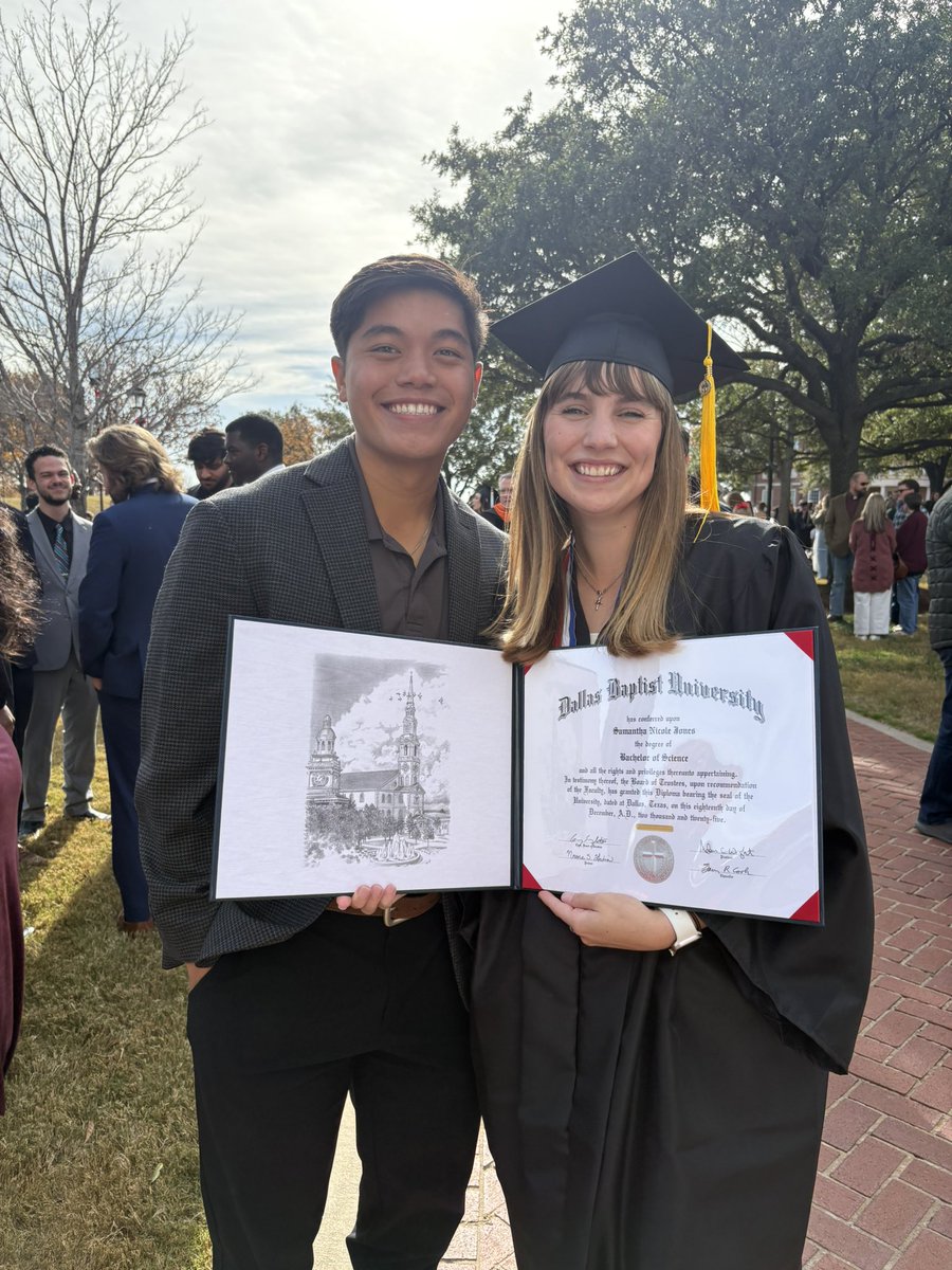 Snjkeeper1's tweet image. Graduation on the hill ❤️🤍💙