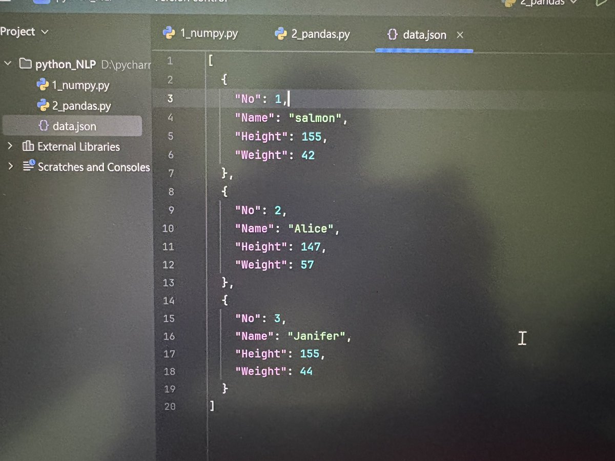 Python14159's tweet image. 休了這麼多天，感覺自己很糟糕，今天逼自己做完一直覺得麻煩的部分，結果發現其實沒有想像中麻煩，下次要記得先嘗試再下結論。不過今天的內容還是做的比較少，明天繼續加油！fighting!!
#第81天 #pythonlearning