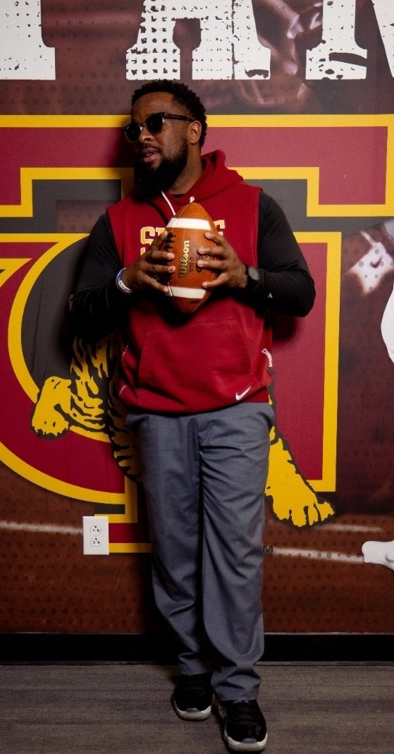 CLINTON SMITH JR. tweet media