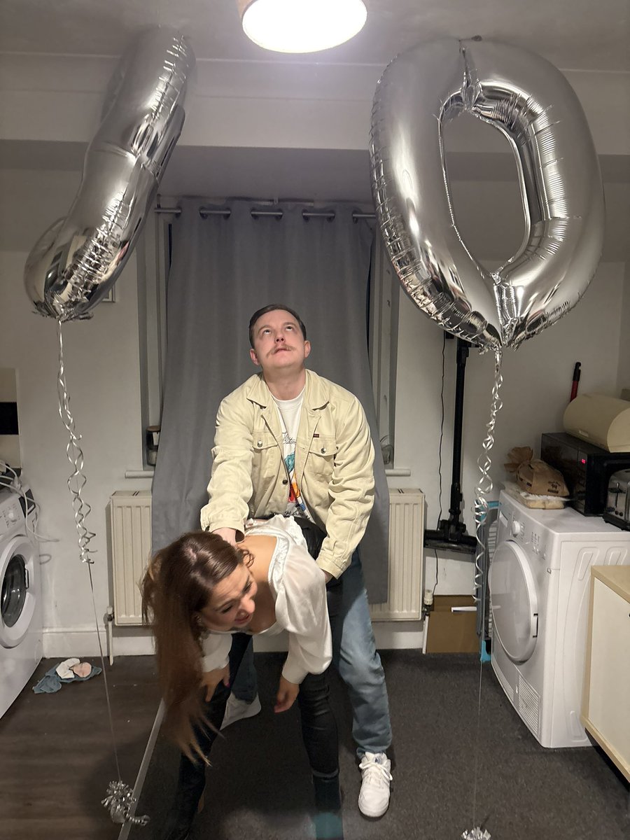 LP1886's tweet image. Happy 30th (it’s actually Tuesday but celebrating today and Tuesday cos she’s a woman) to my darling lover, the woman that’s sorted me right out, she deserves it all.