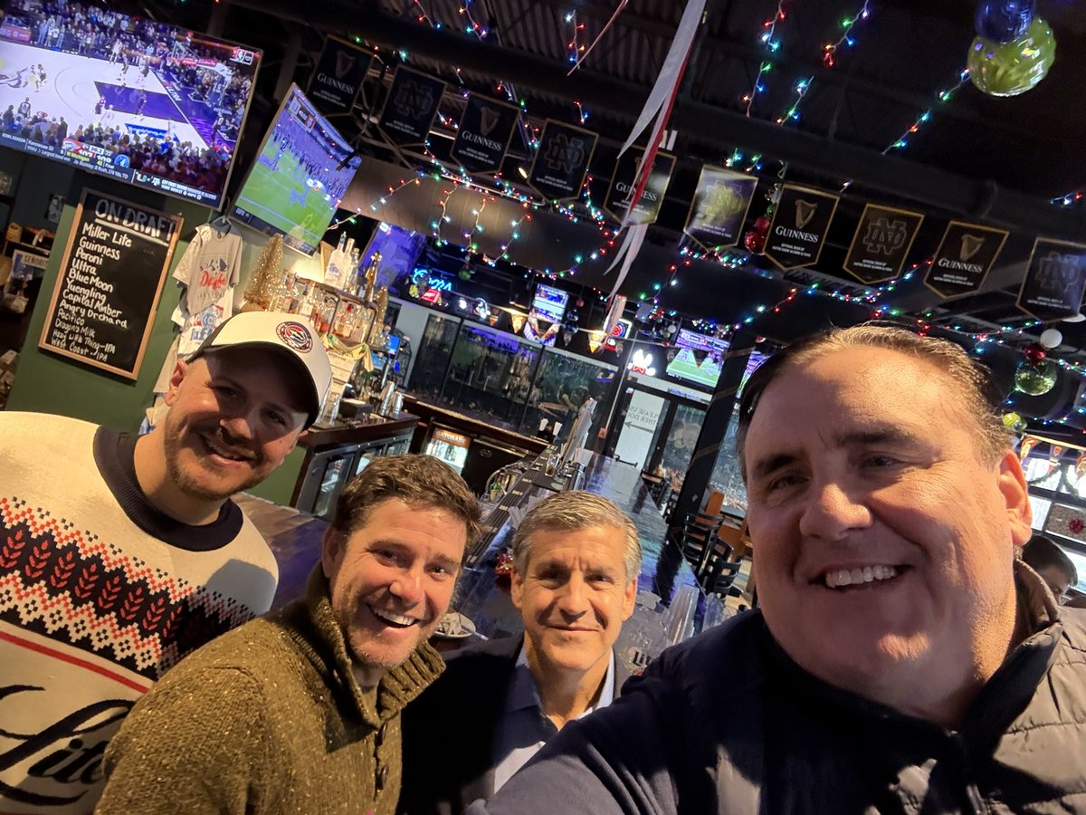 Packed house at Duffer’s Pub meeting Ted Dabrowski for IL Governor! 🔥

He’s got the plan: cut property taxes 🏠⬇️, 
create jobs 💼, school choice 📚, 
end sanctuary state, slash regs.

The fighter Illinois needs!

tedforillinois.com