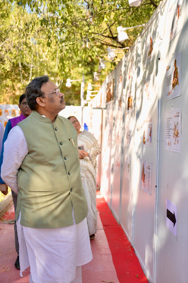 TawdeVinod's tweet image. साहित्य समाज का दर्पण है, जो जीवन को अर्थ देता है।

📍पुणे पुस्तक महोत्सव

#PuneBookFestival