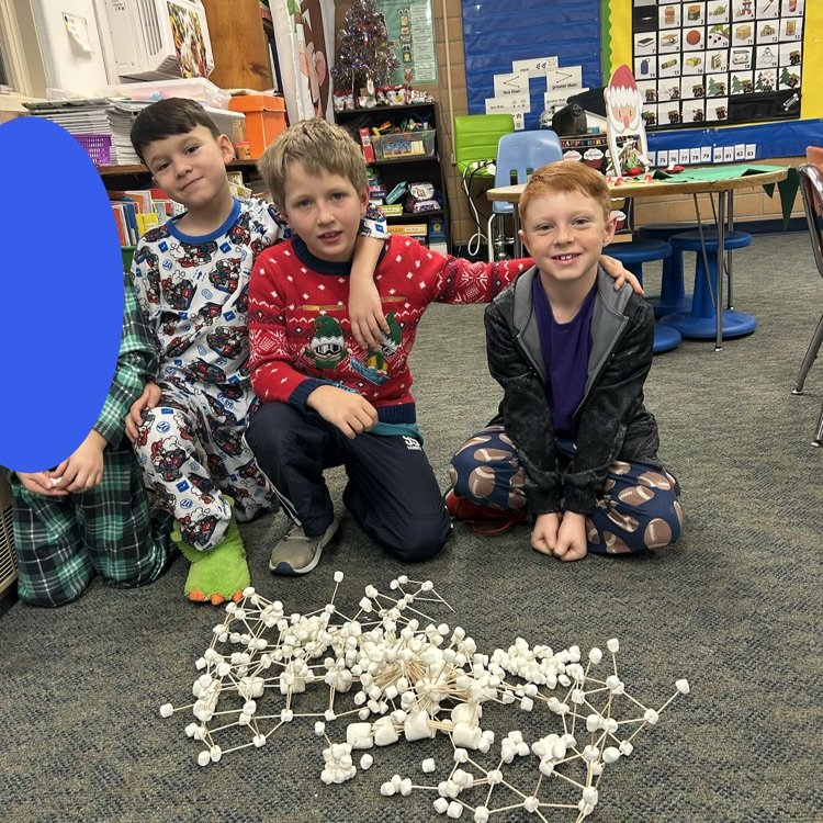 First and third grade celebrated the end of the semester by making 3D snowflakes!