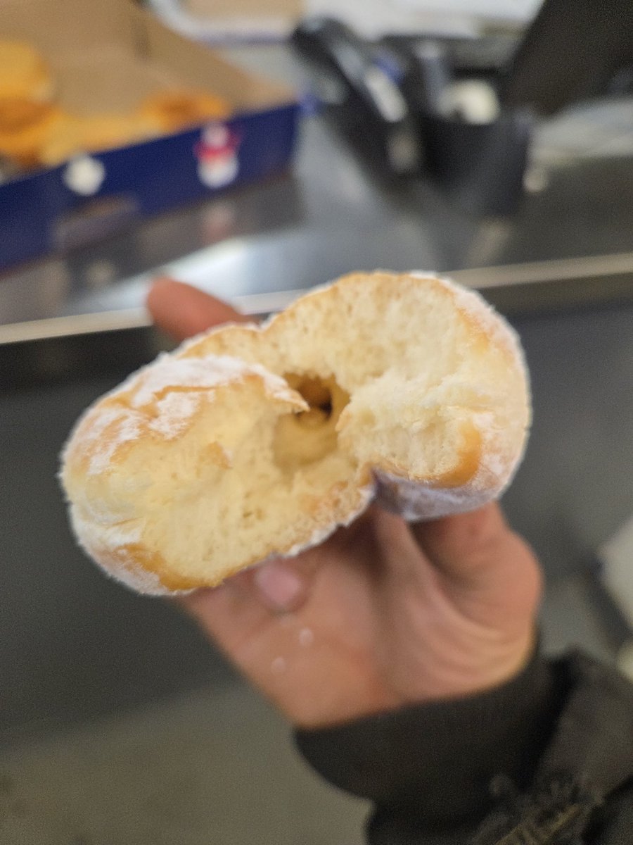 OhmaTTv's tweet photo. @TimHortons where's my filling? #dry https://t.co/r6c6N7R2Ul
