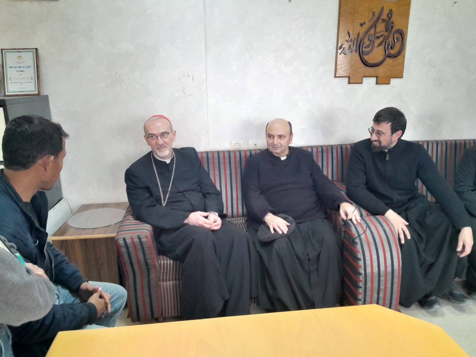 وفد البطريركية اللاتينية يزور المستشفى الميداني الاردني بغزة #بترا 