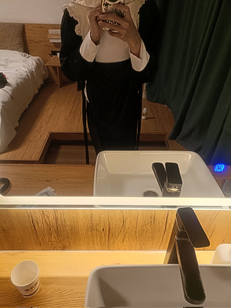 深夜走廊的修女小姐 #修女 #cosplay #伪娘 #露出