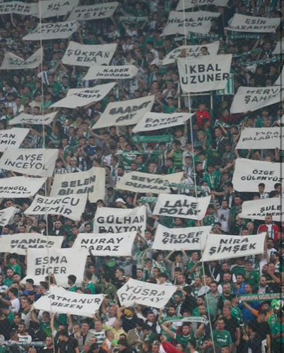 forbir1's tweet photo. Bursaspor kadınlar konusundaki hassasiyetinden dolayı fair play ödülü alan bir taraftar grubuna sahip. Sizin algınızı yerler. Apoya sövüyoruz diye de erkek düşmanı dersiniz siz. Siz Batı’dan fonlanan, düzenin parçalarını uyutabilirsiniz sadece. https://t.co/RE5ESStoh6