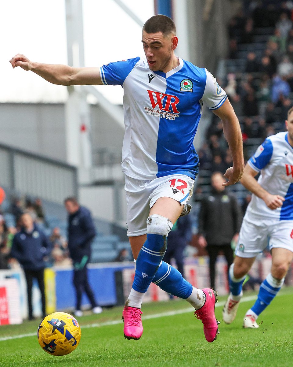 Rovers's tweet image. 🇦🇺 Our Aussie warrior! Lewis Miller at his battling best this afternoon 💪

#ROVvMIL | #Rovers 🔵⚪️
