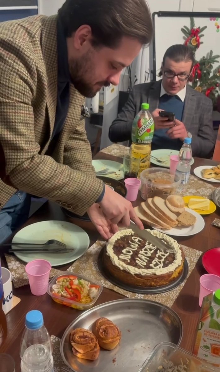 Przed weekendem, tradycyjnie jak od kilku lat zorganizowaliśmy spotkanie wigilijne <a href="/NowaNadzieja_ZS/">Nowa Nadzieja - Szczecin</a> naszym szczecińskim biurze. 

Jedni wolą sale bankietowe i wystawne kolację, my wolimy, żeby to było wydarzenie bardziej ciche, rodzinne i spokojne. Tradycją już jest, że każdy