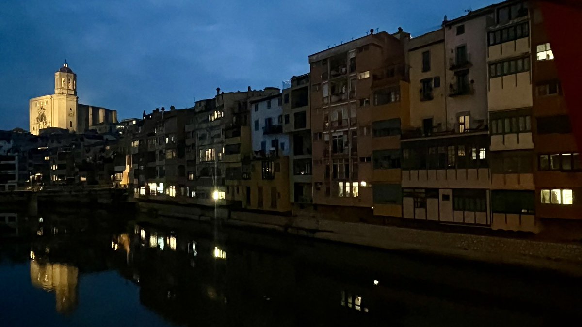 Girona a l’últim capvespre de tardor.