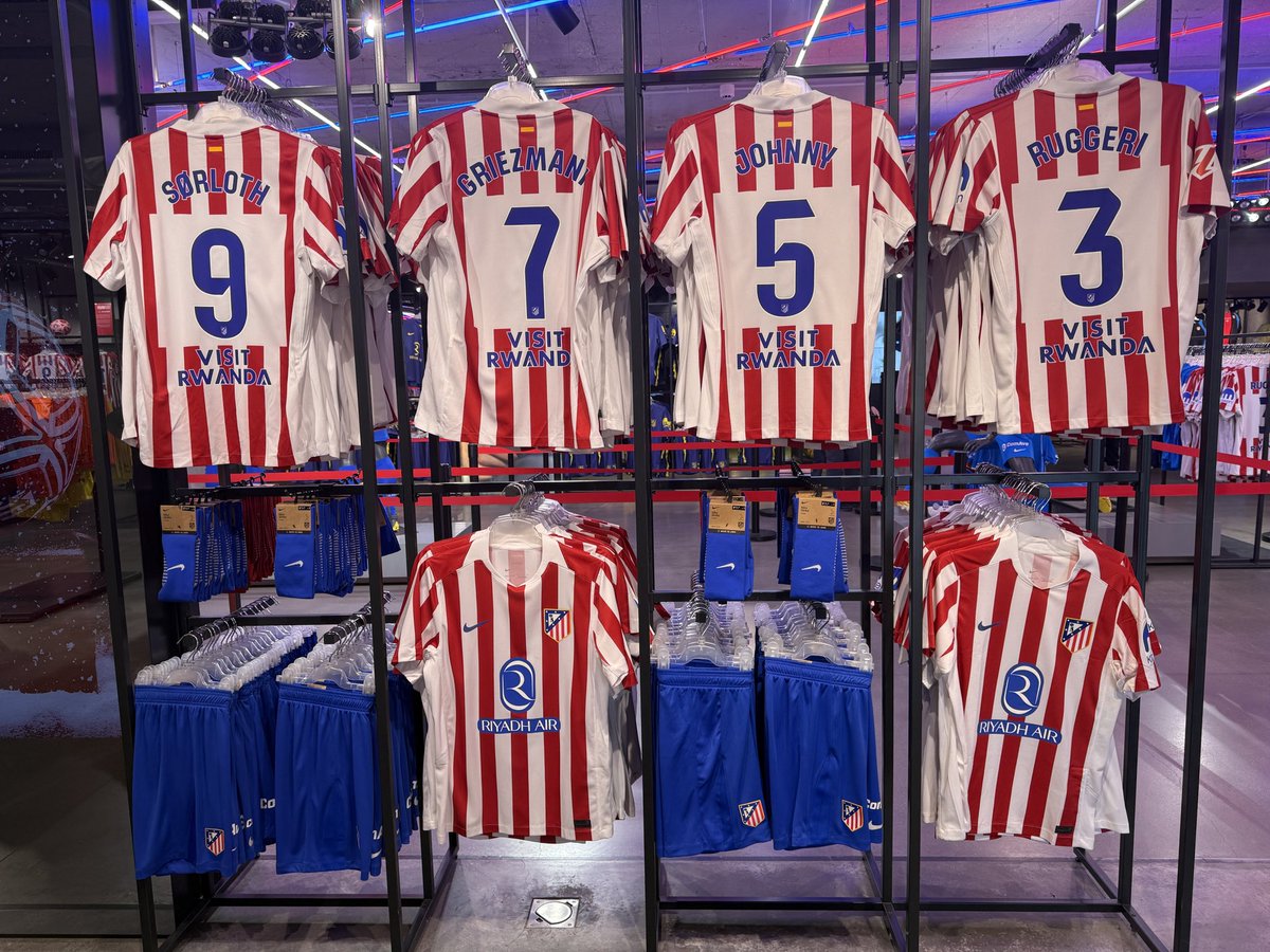 Avant le Réal, retour sur mon 1er match espagnol le week-end dernier. Pour visiter le Riyadh Air Metropolitano <a href="/Atleti/">Atlético de Madrid</a> 

Une ambiance de fou ! 🔥
Un stade magnifique et un temps idéal pour voir du foot ☀️

Encore merci <a href="/Sorare/">Sorare</a> 

Rdv ce soir pour le dernier match de la saga 🤩