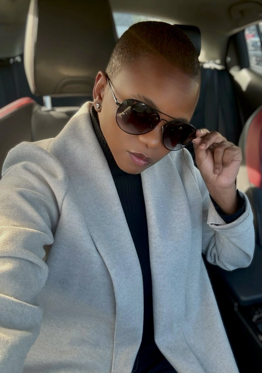 Saturday Mood: an organized mess. 😎🤷🏽‍♀️