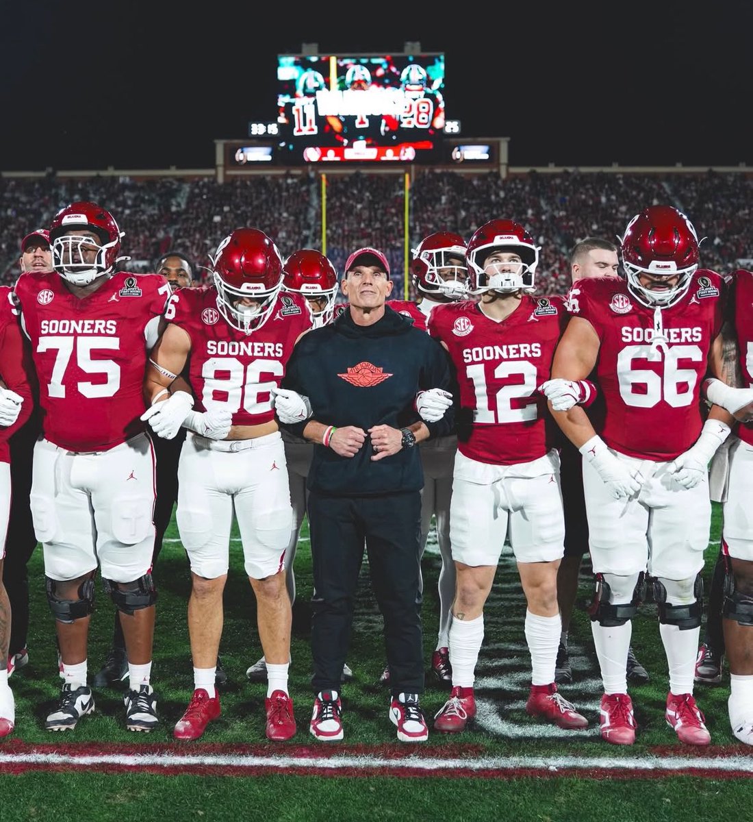 DerekSimmons66's tweet image. Thank you for everything @OU_Football and thank you to the fans. Was an amazing season and wouldn’t ask for anything more. Thank you all so much Boomer Sooner always ❤️