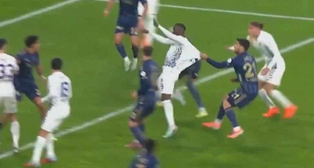 Evvelâ çoban görünüp başa geçiyorlar, sonra kurt olup sürüyü yutuyorlar...Sakın Aldanma, İnanma, Kanma! @galatasaray <a href="/TFF_Org/">TFF</a> <a href="/eyupsporkulubu/">ikas Eyüpspor</a> #EYPvFB