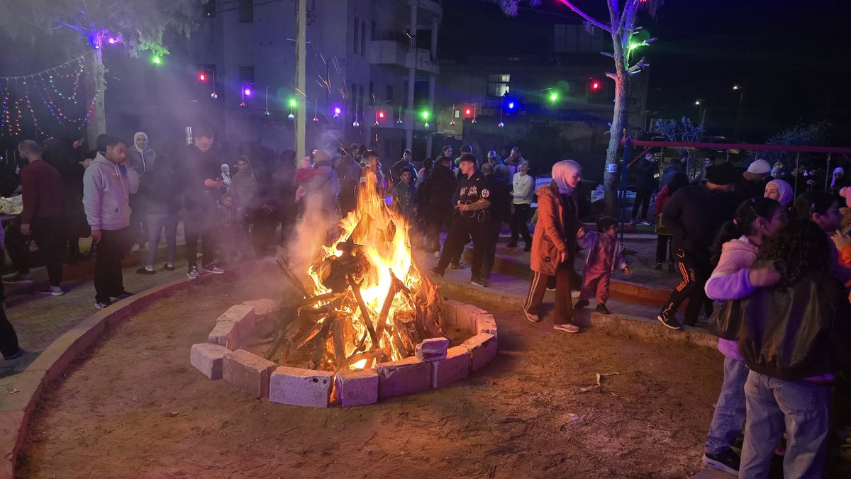 cheib1970's tweet image. دم شهدائنا  .. يرسم حياة  

هنا مدينة الخيام الحدودية في جنوب لبنان
 من بين الركام والعدوان تخرج أفراحنا المزهوة بتاج الصمود والتجذر بالأرض في أجواء اللعياد المجيدة