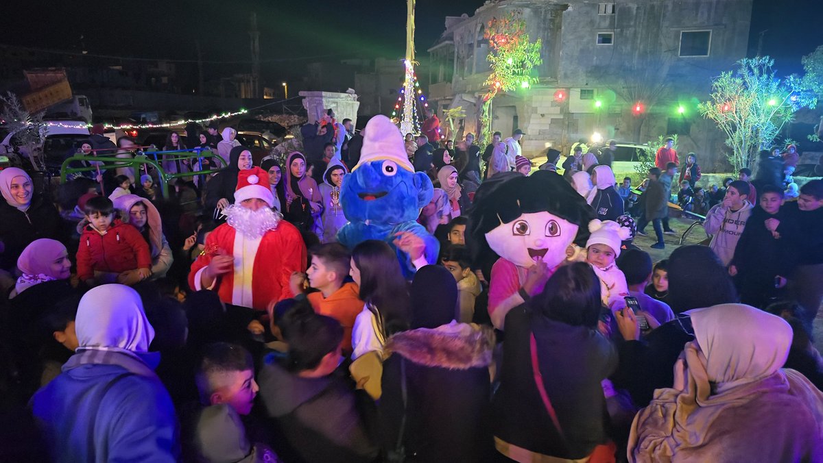 cheib1970's tweet image. دم شهدائنا  .. يرسم حياة  

هنا مدينة الخيام الحدودية في جنوب لبنان
 من بين الركام والعدوان تخرج أفراحنا المزهوة بتاج الصمود والتجذر بالأرض في أجواء اللعياد المجيدة