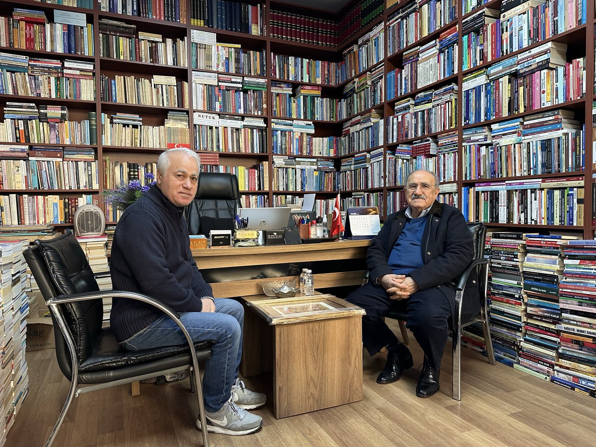 Sayın Başbakan Yardımcısı, değerli büyüğüm Prof. Dr.  Beşir Atalay, Beyefendi Türkeli Kitapevi Sahafı şereflendirdiler.
Zat-ı alilerine saygılarımı arz ederim.